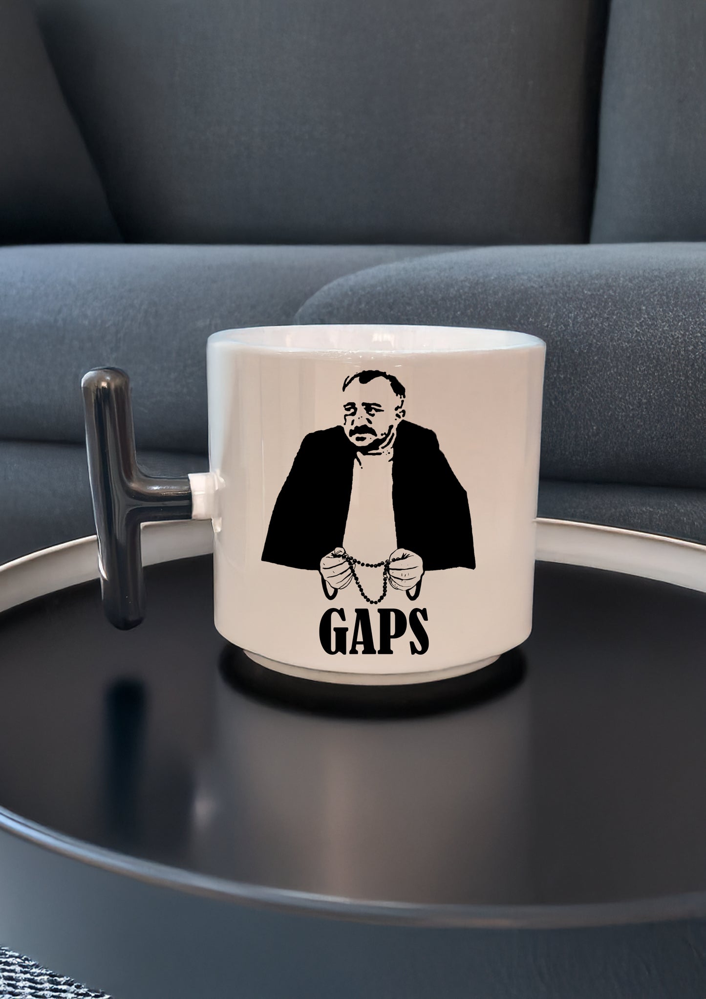 Eşkalsiz Adam Figürlü "gaps" Yazılı Siyah Kulp 200 ml Kupa (MUAMMER KÖKSAL TİPLEMESİ)