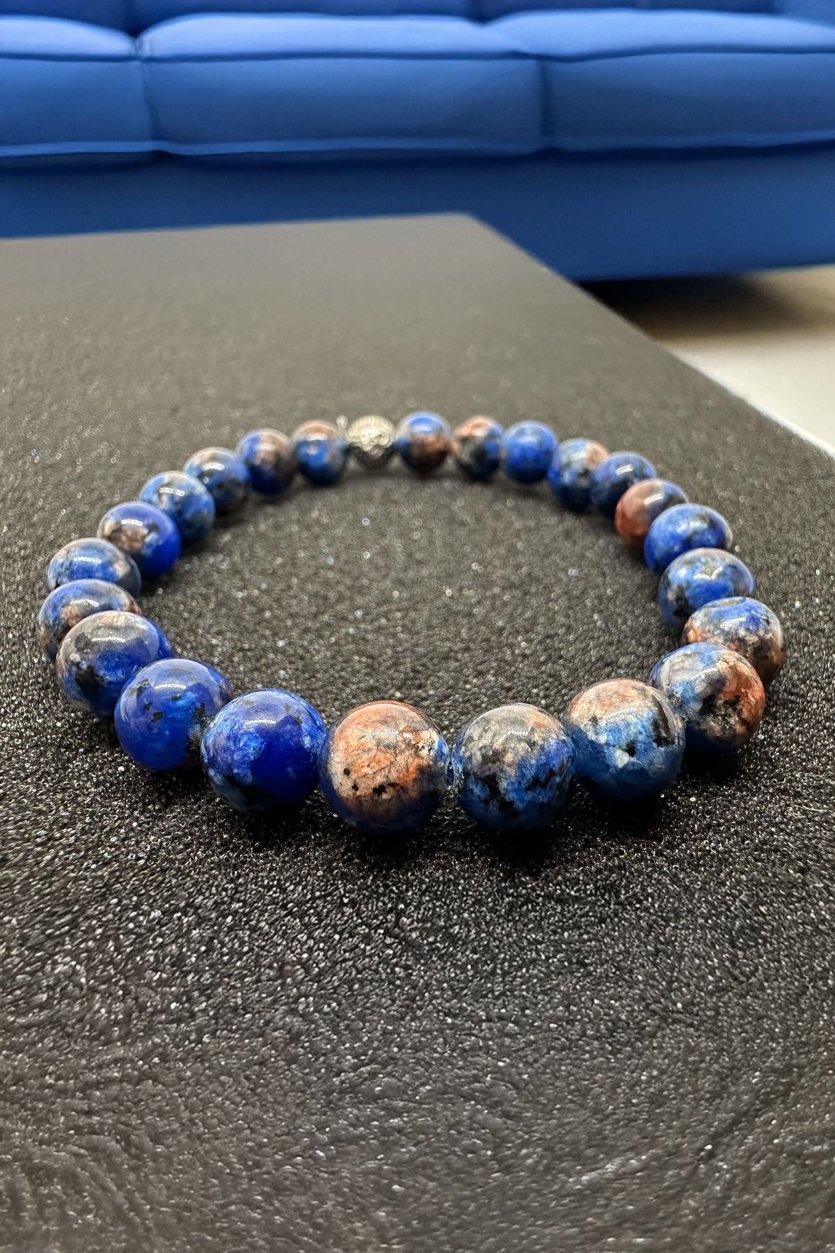 Lapis Lazuli Taşı Bileklik – Bilgelik ve Mavi Asalet Bileğinizde